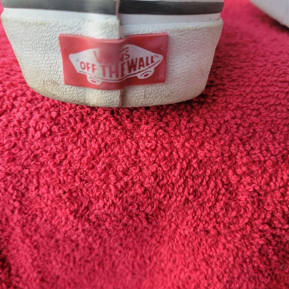 Vans - Picture 3 of 4